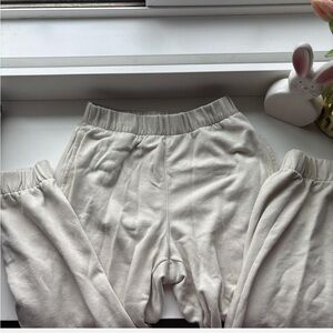 Cute cream Gap Sweatpants! size small:)